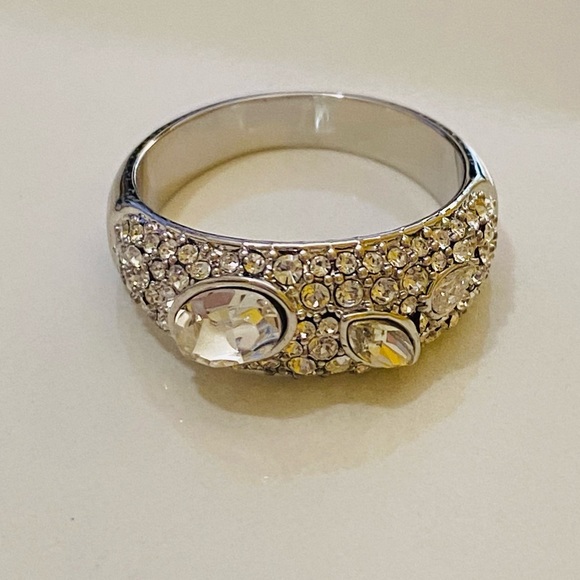 Gorjana Rhodium Plated Brass Genuine White Crystals Kingston Cocktail Ring New - Picture 4 of 5
